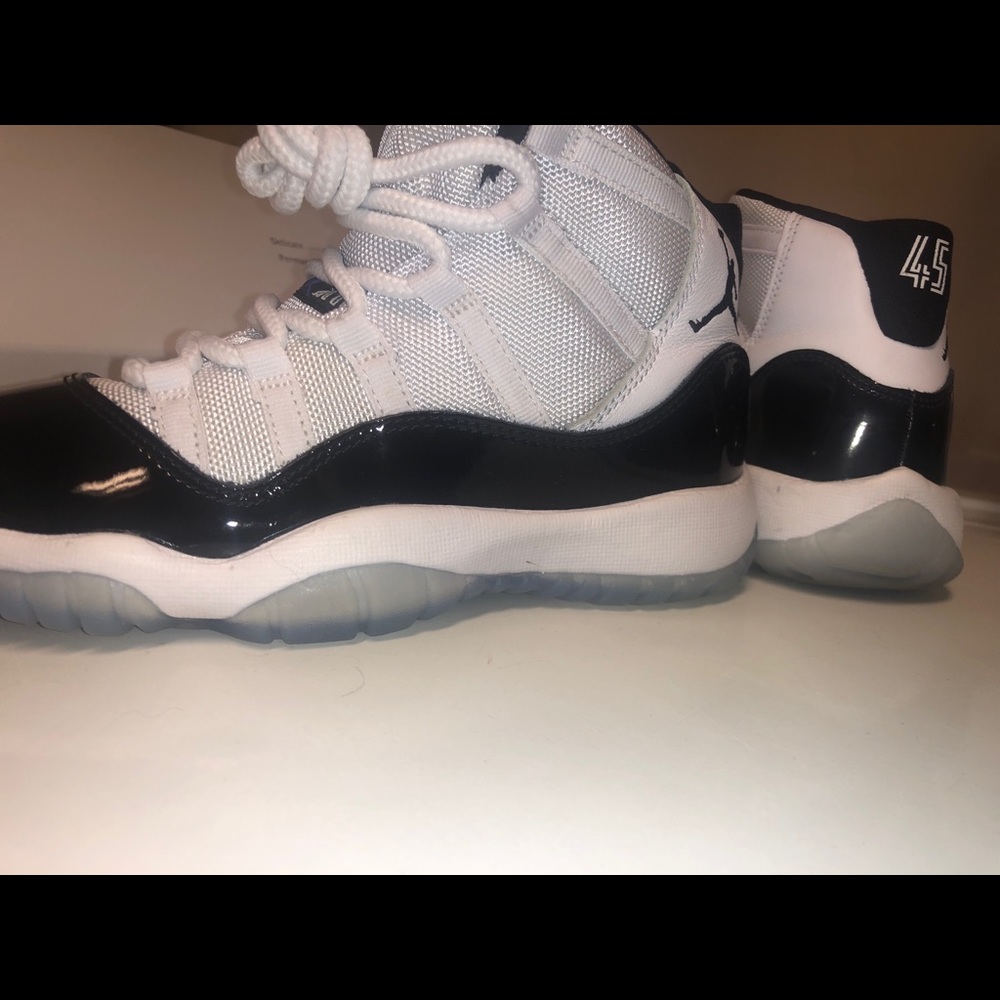 AIR JORDAN 11 RETRO "WIN LIKE '82" - worn once